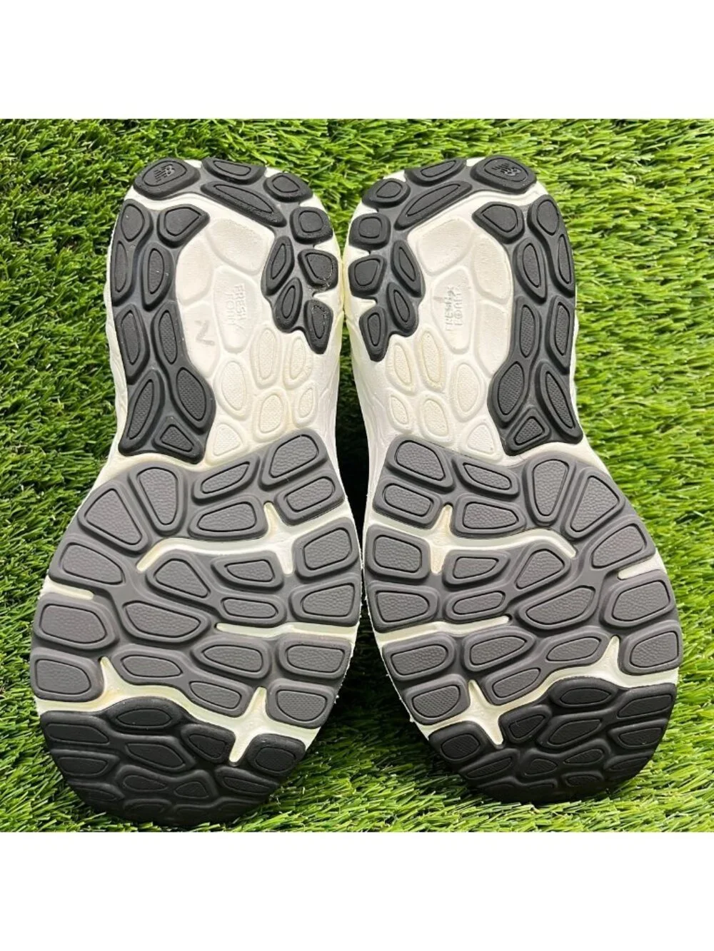 New Balance Fresh Foam X860v13 Boys Size 2Y Black White Running Shoes Sneakers